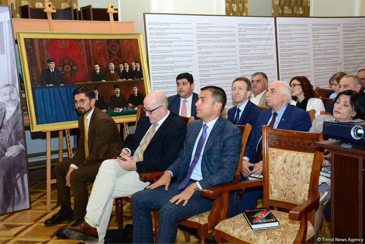 В Баку презентована книга "Azerbaijan Democratic Republic"