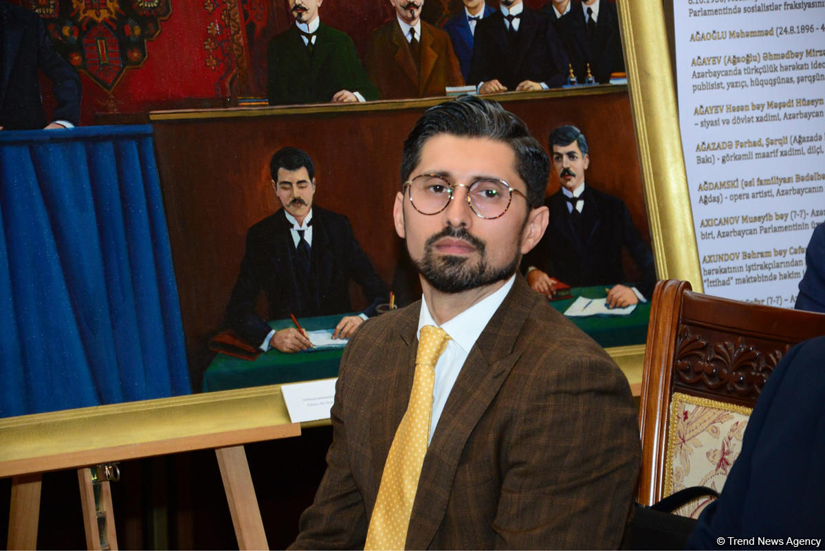 В Баку презентована книга "Azerbaijan Democratic Republic"