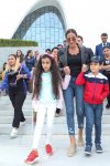 Президент Бакинского медиа-центра Aрзу Алиева посетила Детский фестиваль в парке Центра Гейдара Алиева (ФОТО/ВИДЕО)