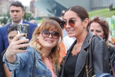 Президент Бакинского медиа-центра Aрзу Алиева посетила Детский фестиваль в парке Центра Гейдара Алиева (ФОТО/ВИДЕО)