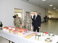 Верховный главнокомандующий ВС Азербайджана Ильхам Алиев ознакомился с условиями, созданными в военном городке (ФОТО)