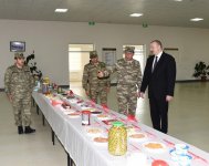 Верховный главнокомандующий ВС Азербайджана Ильхам Алиев ознакомился с условиями, созданными в военном городке (ФОТО)