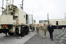 Верховный главнокомандующий ВС Азербайджана Ильхам Алиев ознакомился с условиями, созданными в военном городке (ФОТО)