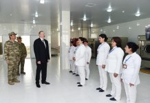 Верховный главнокомандующий ВС Азербайджана Ильхам Алиев ознакомился с условиями, созданными в военном городке (ФОТО)