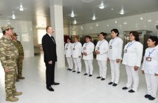 Верховный главнокомандующий ВС Азербайджана Ильхам Алиев ознакомился с условиями, созданными в военном городке (ФОТО)