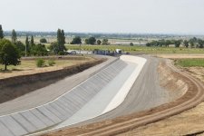 Президент Ильхам Алиев принял участие в открытии установки магистрального канала Шамкир-Самух-Геранбой на пересечении с Шелковым путем  (ФОТО)