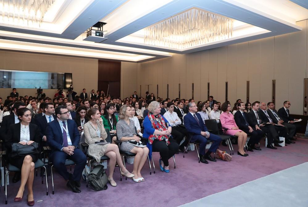 Вице-президент Фонда Гейдара Алиева Лейла Алиева приняла участие в Национальном форуме молодежи, посвященном вопросам окружающей среды (ФОТО)