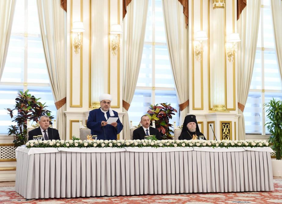 Президент Ильхам Алиев принял участие в ифтаре по случаю священного месяца Рамазан (ФОТО)
