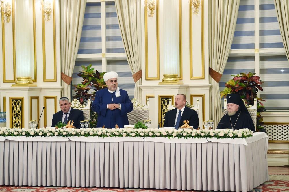 Президент Ильхам Алиев принял участие в ифтаре по случаю священного месяца Рамазан (ФОТО)