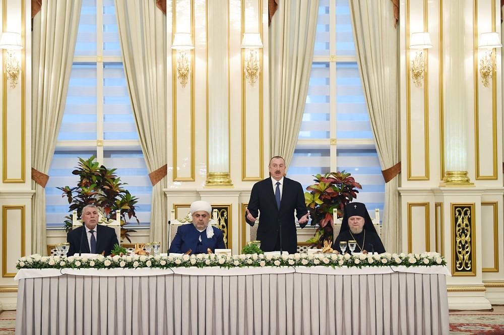 Президент Ильхам Алиев принял участие в ифтаре по случаю священного месяца Рамазан (ФОТО)