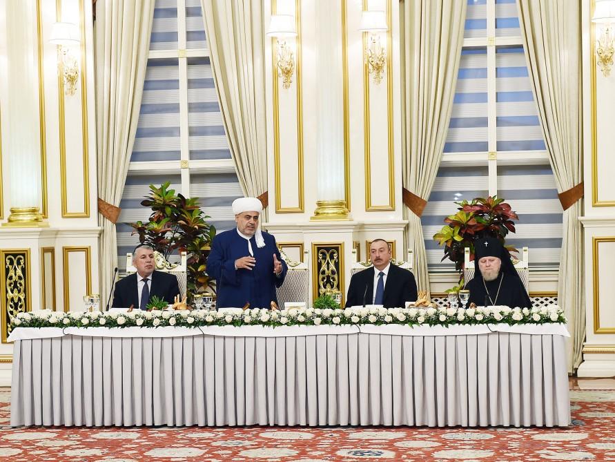 Президент Ильхам Алиев принял участие в ифтаре по случаю священного месяца Рамазан (ФОТО)