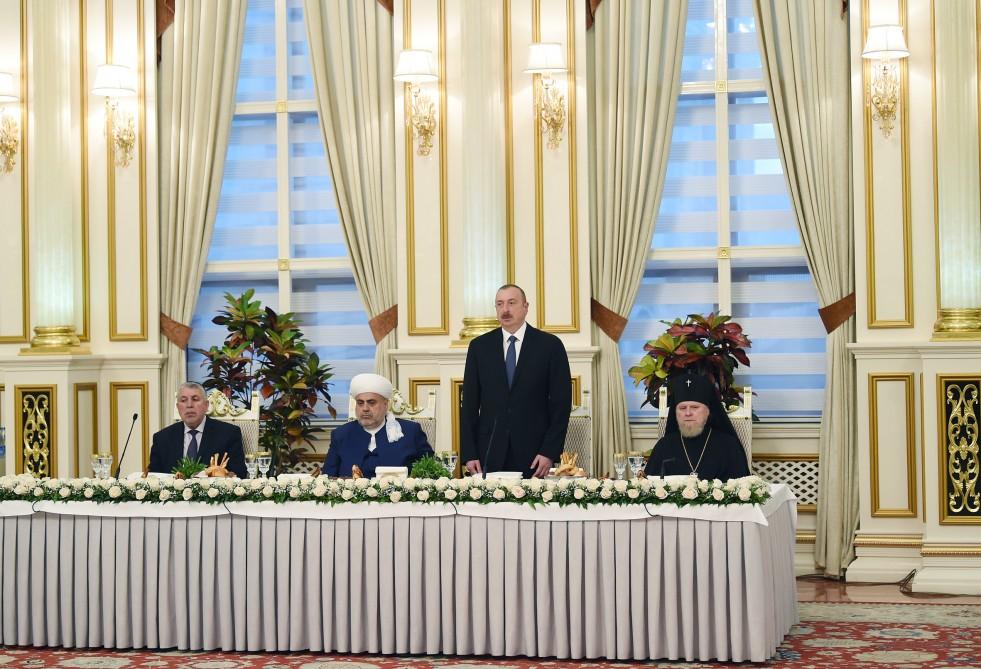 Президент Ильхам Алиев принял участие в ифтаре по случаю священного месяца Рамазан (ФОТО)