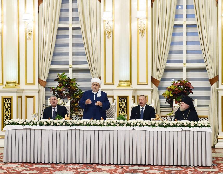 Президент Ильхам Алиев принял участие в ифтаре по случаю священного месяца Рамазан (ФОТО)