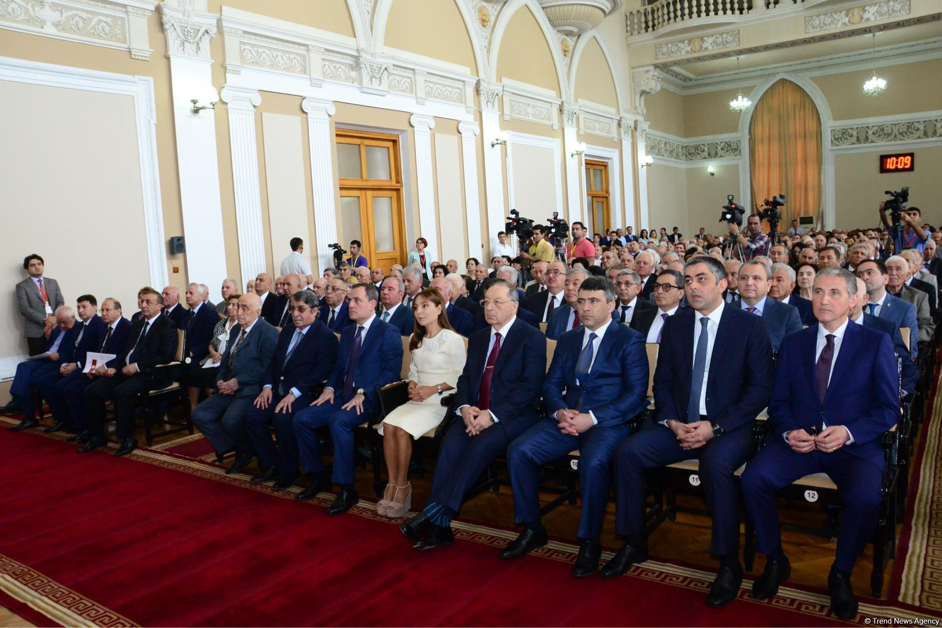 Академия наук Азербайджана избирает президента и вице-президентов (ФОТО)