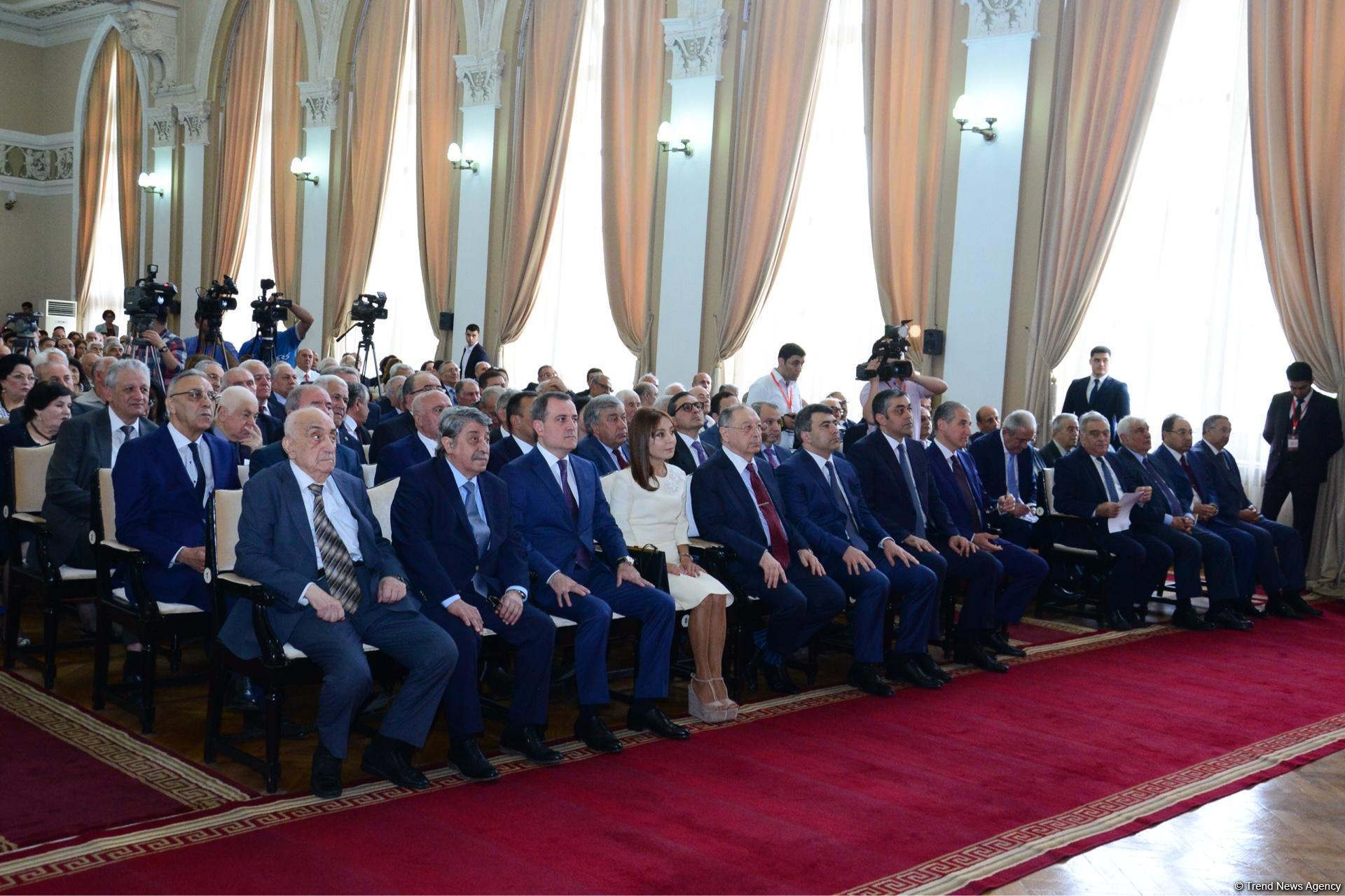 Академия наук Азербайджана избирает президента и вице-президентов (ФОТО)