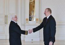 Президент Ильхам Алиев принял верительные грамоты новых послов ряда стран (ФОТО)