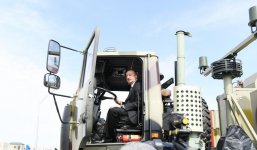 Президент Азербайджана Ильхам Алиев принял участие в открытии N-ской воинской части минобороны (ФОТО)