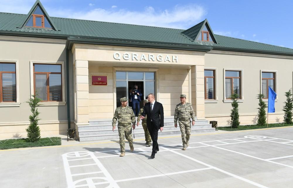 Президент Азербайджана Ильхам Алиев принял участие в открытии N-ской воинской части минобороны (ФОТО)