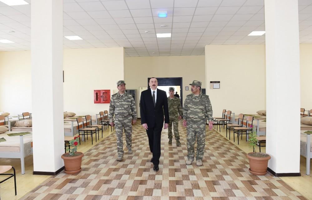 Президент Азербайджана Ильхам Алиев принял участие в открытии N-ской воинской части минобороны (ФОТО)
