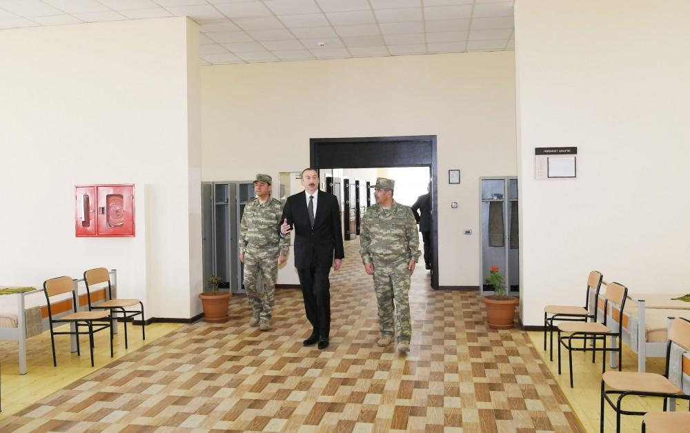 Президент Азербайджана Ильхам Алиев принял участие в открытии N-ской воинской части минобороны (ФОТО)