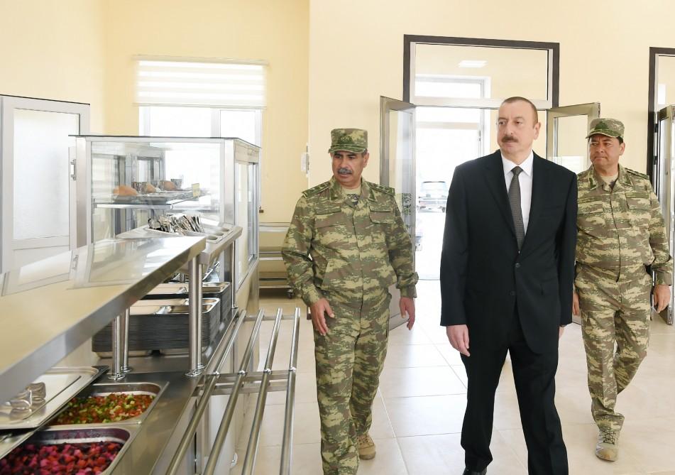 Президент Азербайджана Ильхам Алиев принял участие в открытии N-ской воинской части минобороны (ФОТО)