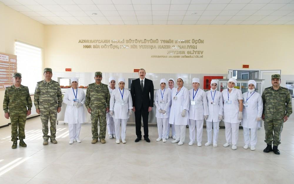 Президент Азербайджана Ильхам Алиев принял участие в открытии N-ской воинской части минобороны (ФОТО)