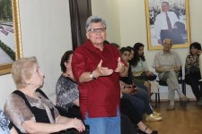 Я люблю пошутить… - в Баку прошла встреча с известным писателем (ФОТО)