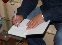 Я люблю пошутить… - в Баку прошла встреча с известным писателем (ФОТО)