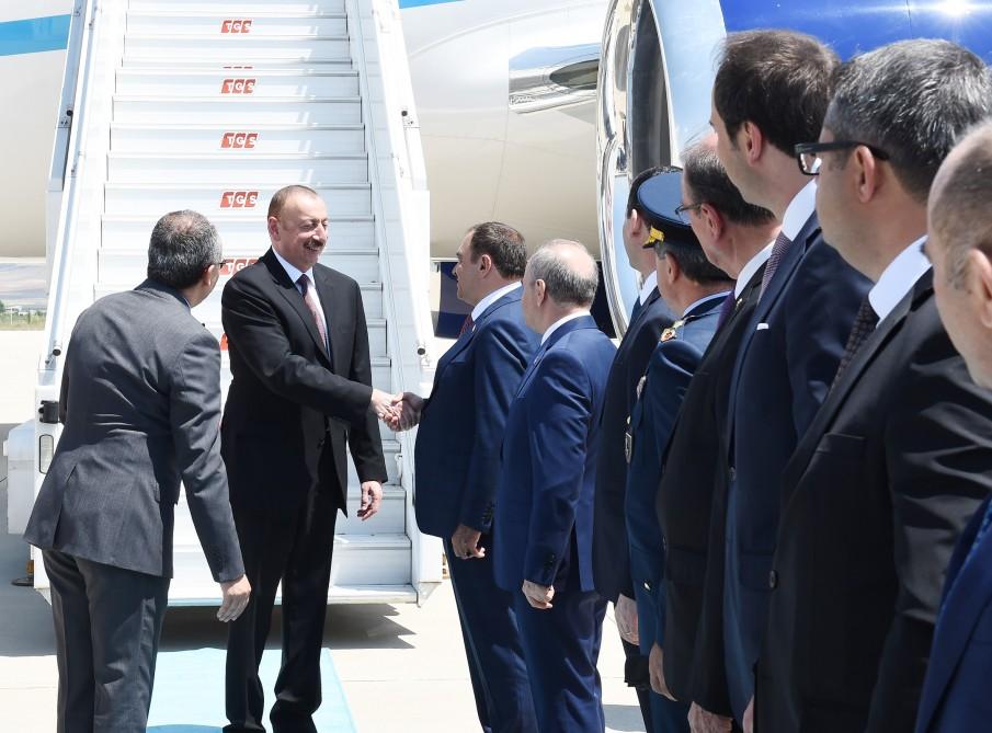 Президент Ильхам Алиев прибыл с визитом в Турцию (ФОТО)
