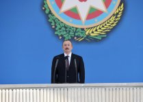 Президент Ильхам Алиев и Первая леди Мехрибан Алиева наблюдали военный парад по случаю 100-летия создания ВС Азербайджана (ФОТО/ВИДЕО)