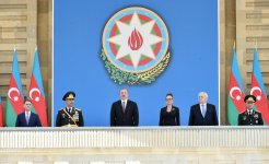 Президент Ильхам Алиев и Первая леди Мехрибан Алиева наблюдали военный парад по случаю 100-летия создания ВС Азербайджана (ФОТО/ВИДЕО)
