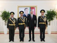 Президент Ильхам Алиев и Первая леди Мехрибан Алиева наблюдали военный парад по случаю 100-летия создания ВС Азербайджана (ФОТО/ВИДЕО)