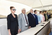 Президент Ильхам Алиев и Первая леди Мехрибан Алиева наблюдали военный парад по случаю 100-летия создания ВС Азербайджана (ФОТО/ВИДЕО)