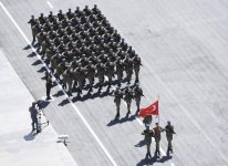 Президент Ильхам Алиев и Первая леди Мехрибан Алиева наблюдали военный парад по случаю 100-летия создания ВС Азербайджана (ФОТО/ВИДЕО)