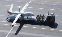 Президент Ильхам Алиев и Первая леди Мехрибан Алиева наблюдали военный парад по случаю 100-летия создания ВС Азербайджана (ФОТО/ВИДЕО)