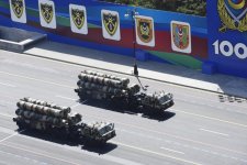 Президент Ильхам Алиев и Первая леди Мехрибан Алиева наблюдали военный парад по случаю 100-летия создания ВС Азербайджана (ФОТО/ВИДЕО)
