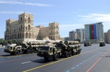 Президент Ильхам Алиев и Первая леди Мехрибан Алиева наблюдали военный парад по случаю 100-летия создания ВС Азербайджана (ФОТО/ВИДЕО)