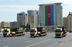Президент Ильхам Алиев и Первая леди Мехрибан Алиева наблюдали военный парад по случаю 100-летия создания ВС Азербайджана (ФОТО/ВИДЕО)