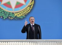 Президент Ильхам Алиев и Первая леди Мехрибан Алиева наблюдали военный парад по случаю 100-летия создания ВС Азербайджана (ФОТО/ВИДЕО)