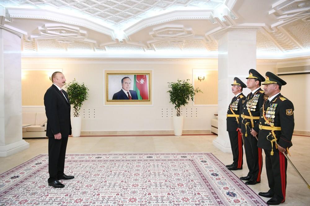 Президент Ильхам Алиев и Первая леди Мехрибан Алиева наблюдали военный парад по случаю 100-летия создания ВС Азербайджана (ФОТО/ВИДЕО)