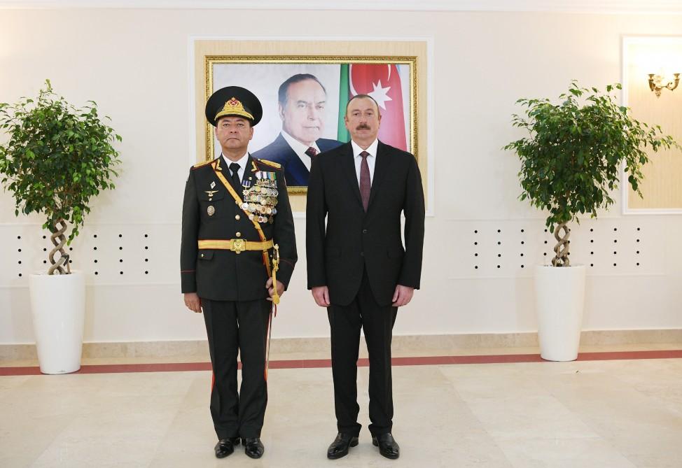 Президент Ильхам Алиев и Первая леди Мехрибан Алиева наблюдали военный парад по случаю 100-летия создания ВС Азербайджана (ФОТО/ВИДЕО)