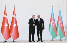 В Баку состоялась церемония официальной встречи Президента Турции (ФОТО)