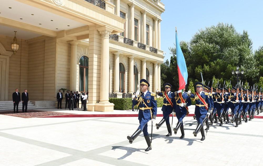 В Баку состоялась церемония официальной встречи Президента Турции (ФОТО)