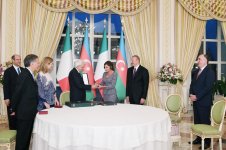 Президент Ильхам Алиев и Первая леди Мехрибан Алиева награждены орденом «За заслуги» Кавалер Большого креста  (ФОТО)