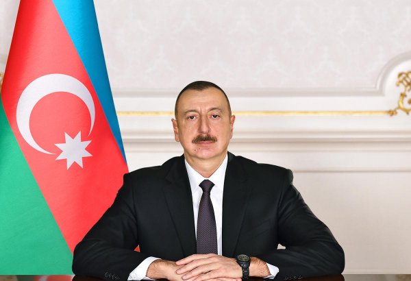 Президент Ильхам Алиев наградил Хошбахта Юсифзаде премией Гейдара Алиева