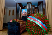 В Баку проходит  церемония прощания с народным артистом Азербайджана Хайямом Мирзазаде (ФОТО)
