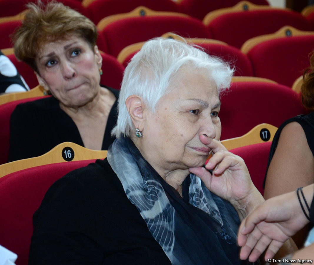 В Баку проходит  церемония прощания с народным артистом Азербайджана Хайямом Мирзазаде (ФОТО)