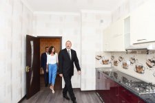 Президент Азербайджана и его супруга приняли участие в церемонии передачи квартир и автомобилей инвалидам войн и семьям шехидов (ФОТО)