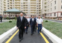 Президент Азербайджана и его супруга приняли участие в церемонии передачи квартир и автомобилей инвалидам войн и семьям шехидов (ФОТО)