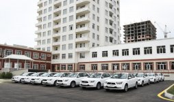Президент Азербайджана и его супруга приняли участие в церемонии передачи квартир и автомобилей инвалидам войн и семьям шехидов (ФОТО)